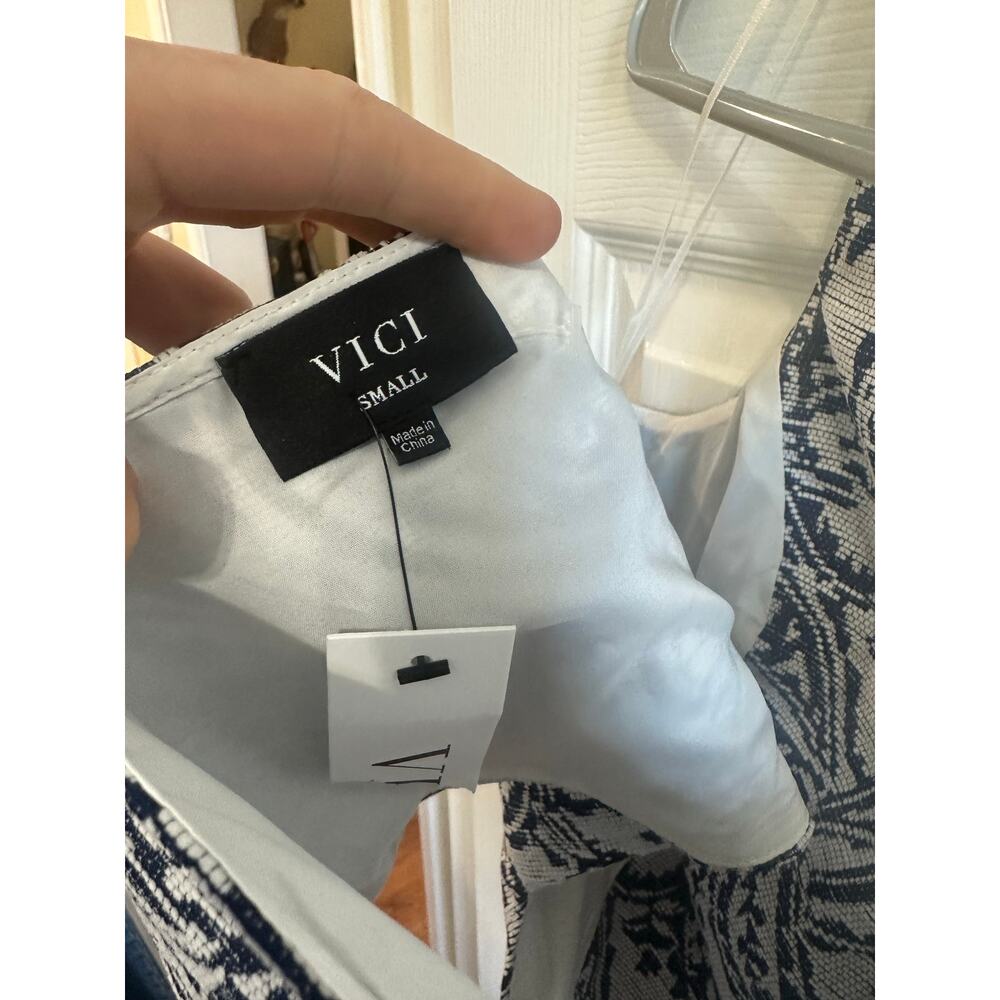 Vici NWT Lush Lotus Front Tie Crop Top Halter Blue Tapestry Sz S - Picture 4 of 8